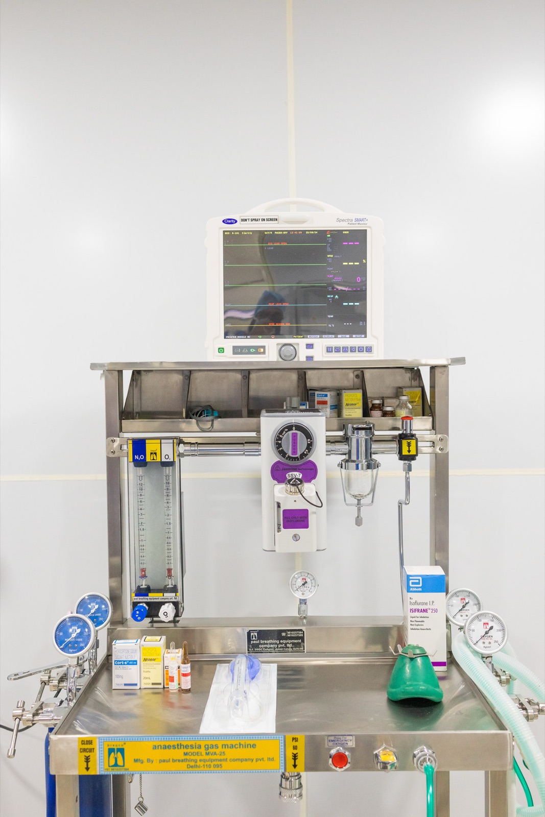 Anaesthesia gas machine with Spectra patient monitor in the Srishti SAFE operation theatre