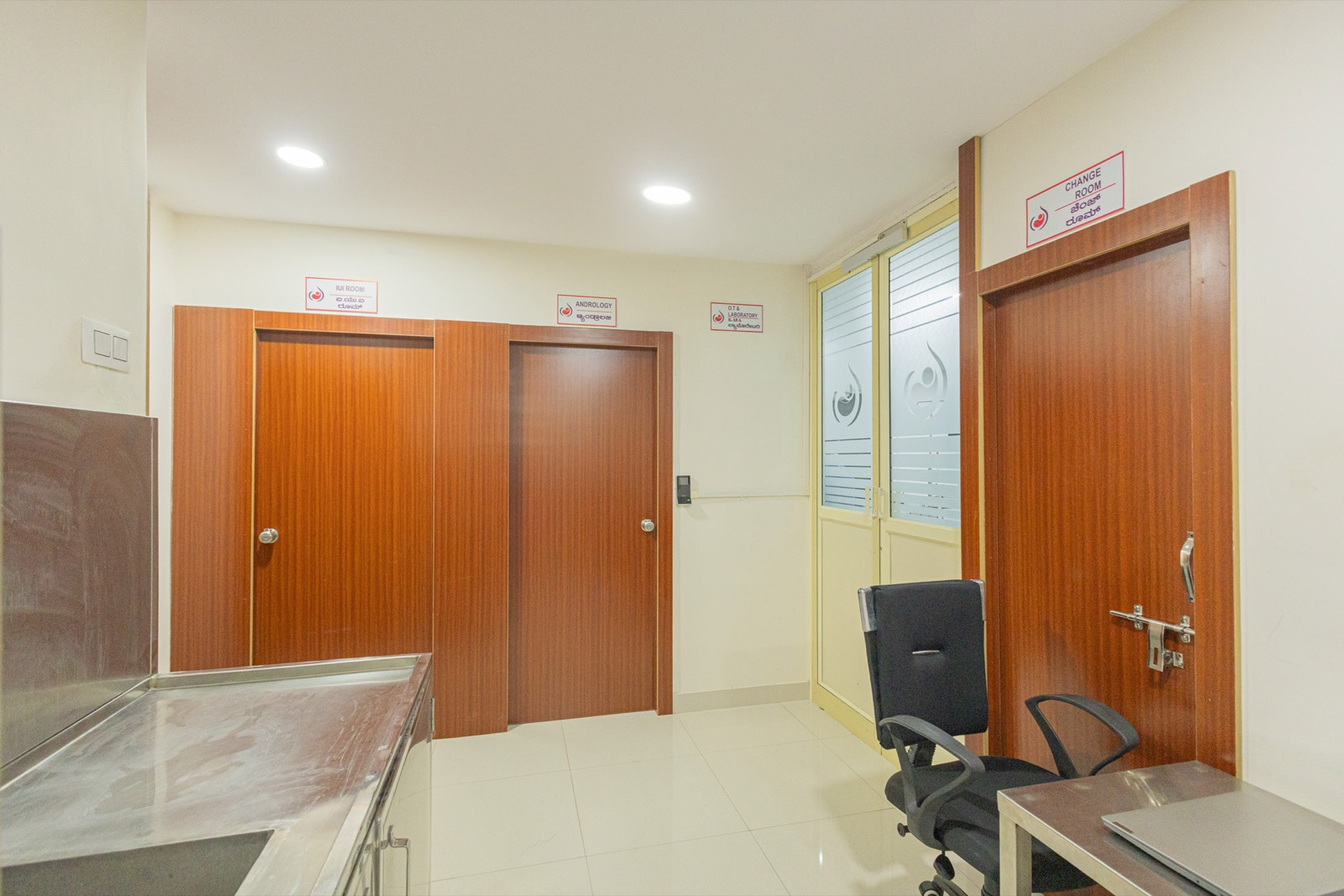 Procedure corridor signage showing IUI Room, Andrology, OT Laboratory and Change Room at Srishti SAFE