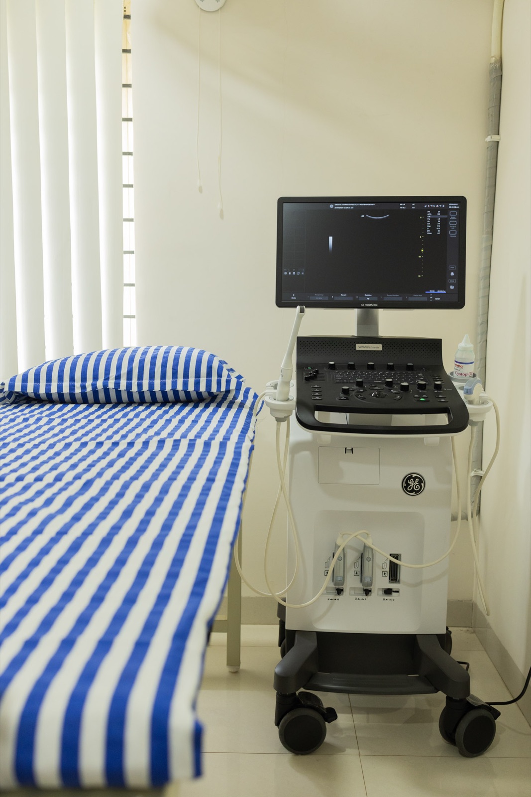 Ultrasound examination room used for IUI cycle monitoring at Srishti SAFE